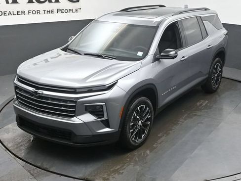New 2026 Chevrolet Traverse LT w/ Sun and Wheel Package FWD image 24