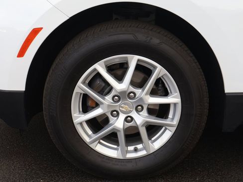 Used 2024 Chevrolet Equinox LS w/ LS Convenience Package image 13