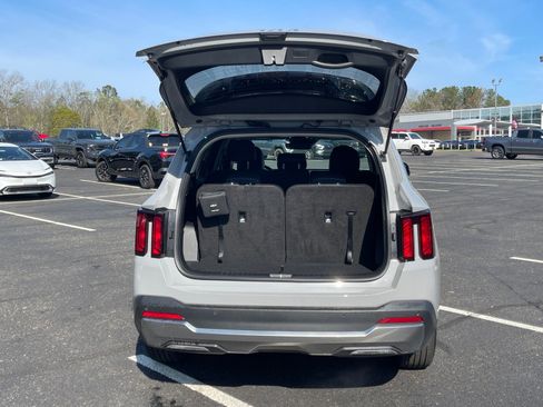 Used 2025 Kia Sorento S w/ Panoramic Sunroof Package image 16