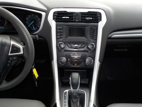 Used 2013 Ford Fusion S FWD image 20