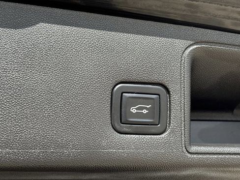 Used 2022 GMC Terrain Denali w/ Denali Premium Package AWD/4WD image 7
