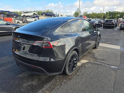 Used 2024 Tesla Model Y Long Range AWD/4WD image 3