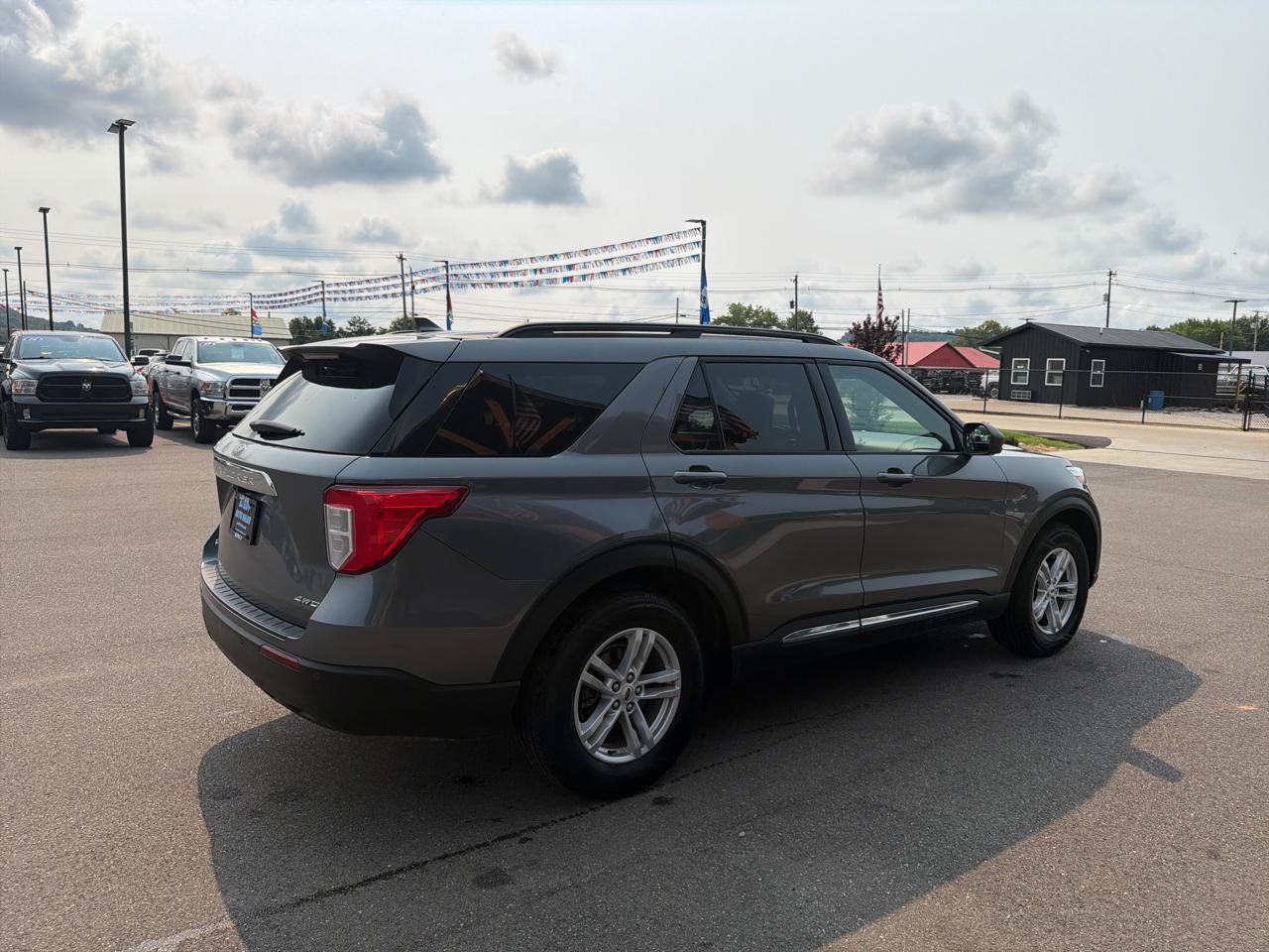 Used 2021 Ford Explorer XLT AWD/4WD image 4