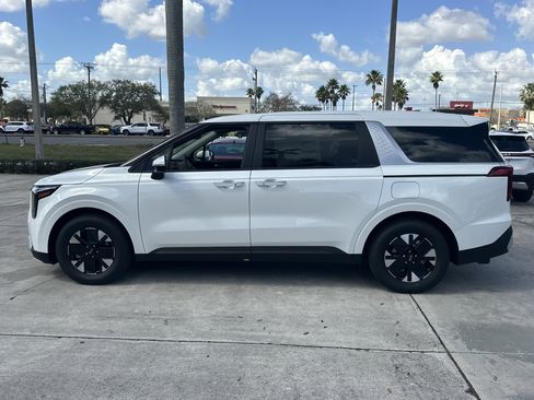 New 2026 Kia Carnival LXS FWD image 11