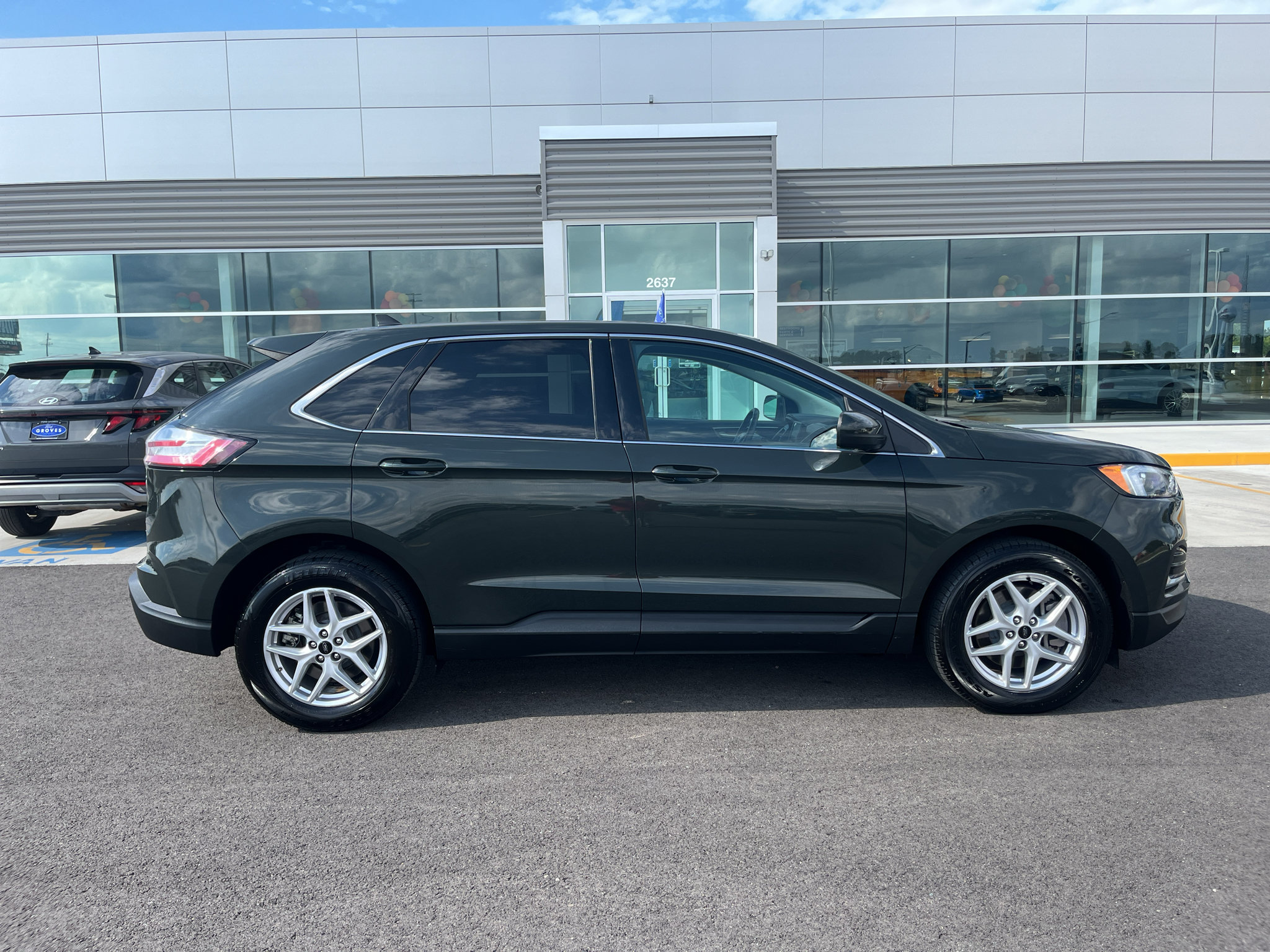 Used 2024 Ford Edge SEL AWD/4WD image 4