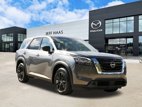 Used 2025 Nissan Pathfinder S w/ Cargo Package image 4