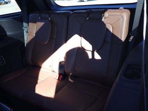 Used 2022 Lincoln Aviator Reserve w/ Equipment Group 201A image 11