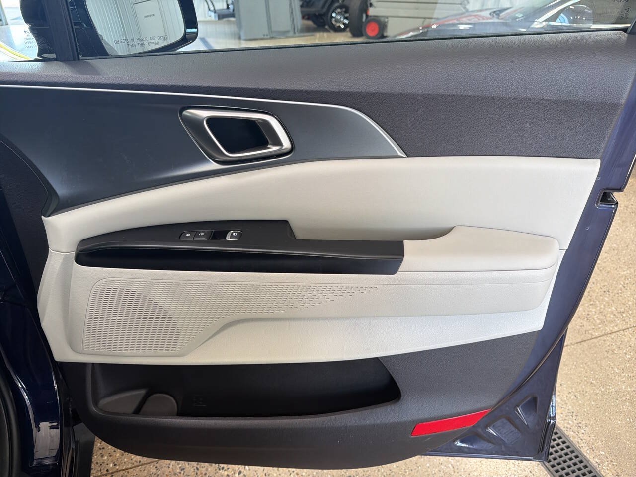 Used 2024 Kia Carnival LX FWD image 29