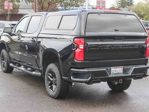 Used 2020 Chevrolet Silverado 1500 LT Trail Boss w/ Midnight Edition image 2