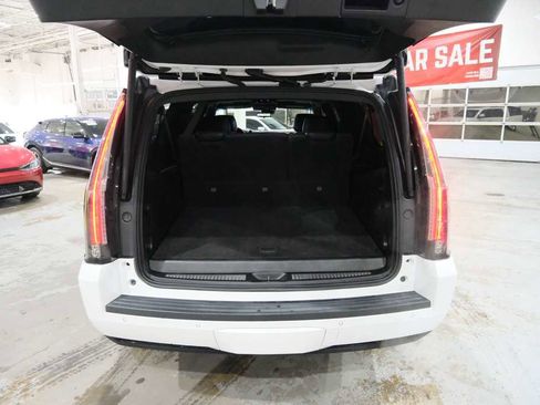 Used 2020 Cadillac Escalade ESV Platinum image 10