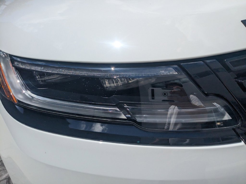 New 2025 Land Rover Range Rover Velar Dynamic SE AWD/4WD image 9