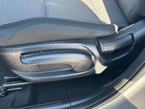 Used 2025 Kia Soul LX w/ LX Technology Package FWD image 22