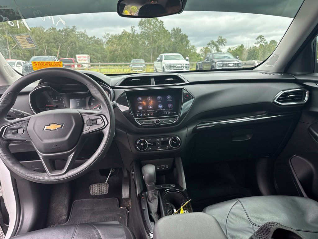 Used 2022 Chevrolet TrailBlazer LT w/ Sun and Liftgate Package FWD image 11