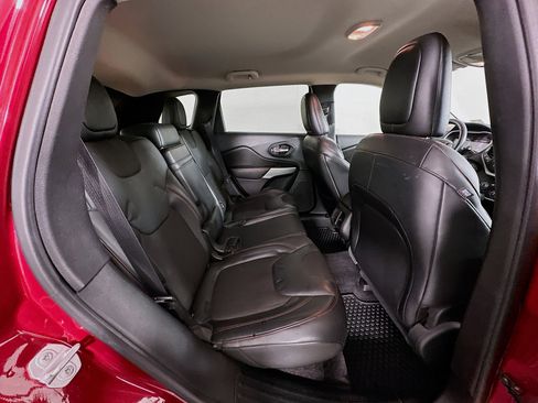 Used 2017 Jeep Cherokee Trailhawk w/ Cold Weather Group image 31