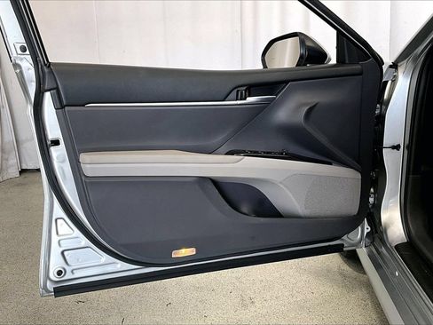 Used 2018 Toyota Camry LE FWD image 25