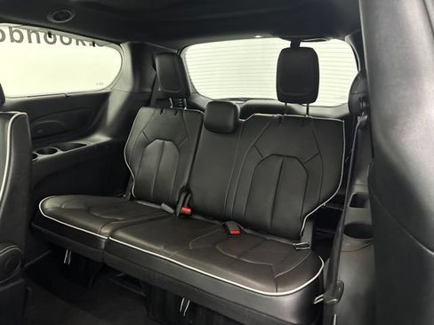 Used 2025 Chrysler Pacifica Limited FWD image 29