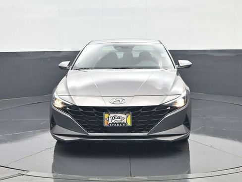 Used 2022 Hyundai Elantra SEL w/ Convenience Package FWD image 2