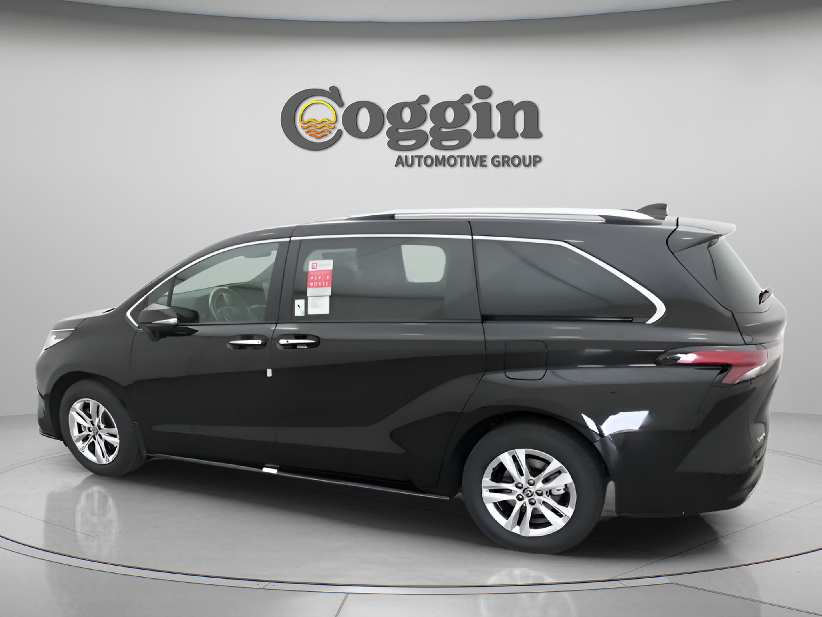 Certified 2026 Toyota Sienna Limited FWD image 7