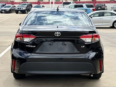 Used 2025 Toyota Corolla LE FWD image 5