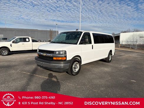 Used 2017 Chevrolet Express 3500 LT w/ LT Preferred Equipment Group image 2