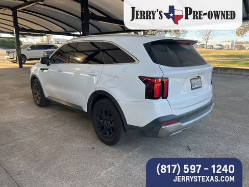 Used 2025 Kia Sorento S image 5