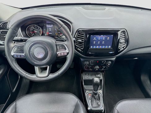 Used 2019 Jeep Compass Latitude FWD image 14