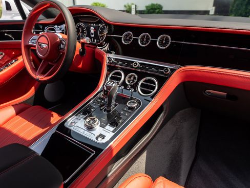 Used 2024 Bentley Continental GT Azure image 30