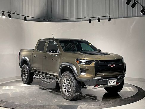 Used 2025 Chevrolet Colorado ZR2 w/ Technology Package image 42