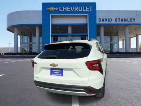 Used 2026 Chevrolet Trax LT FWD image 7