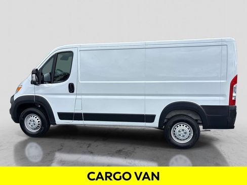Used 2025 RAM ProMaster 2500 w/ Convenience Group FWD image 2