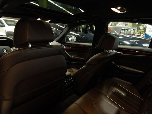 Used 2020 BMW 540i xDrive w/ M Sport Package image 30