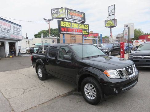 Used 2018 Nissan Frontier SV w/ Value Truck Package AWD/4WD image 3