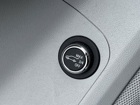 Used 2021 GMC Acadia SLT w/ Premium Package image 16