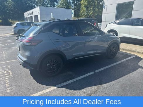Used 2023 Nissan Kicks SR w/ SR Premium Package FWD image 3