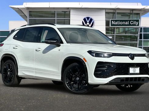 New 2026 Volkswagen Tiguan SE R-Line FWD image 2