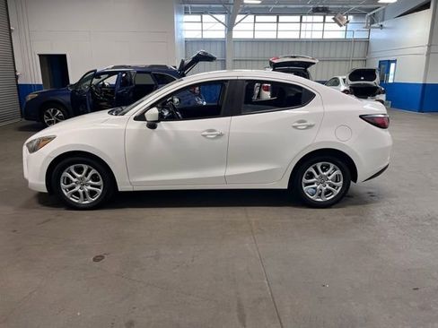 Used 2017 Toyota Yaris iA image 6