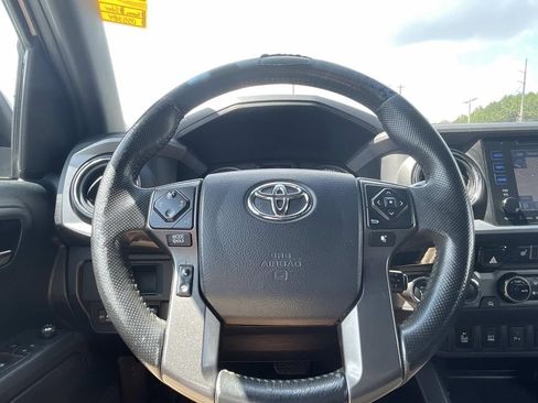 Used 2017 Toyota Tacoma TRD Off-Road AWD/4WD image 28