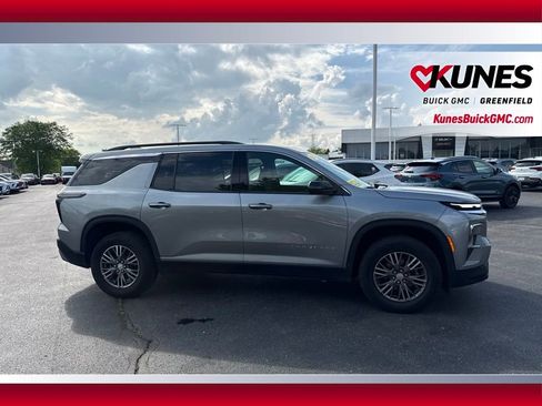 Used 2024 Chevrolet Traverse LT AWD/4WD image 5