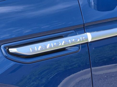 Used 2018 Lincoln Navigator Reserve w/ Technology Package AWD/4WD image 13