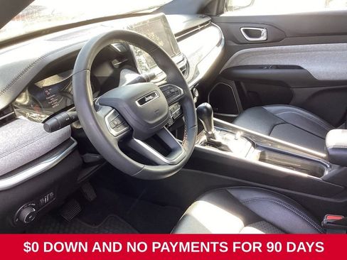 Used 2025 Jeep Compass Latitude w/ Sun & Sound Group AWD/4WD image 7