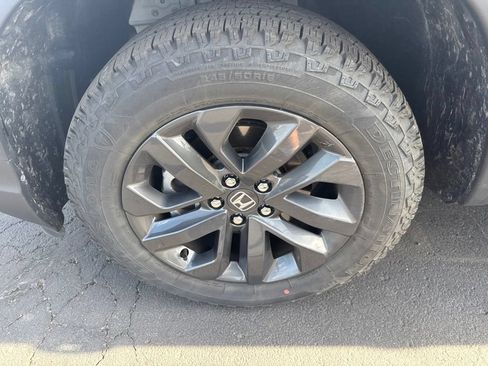 Used 2025 Honda Ridgeline Sport image 10
