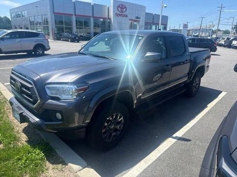Used 2023 Toyota Tacoma SR5 AWD/4WD image 5