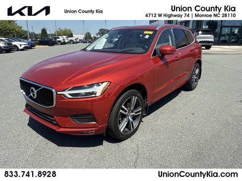 Used 2019 Volvo XC60 T5 Momentum w/ Multimedia Package FWD image 1