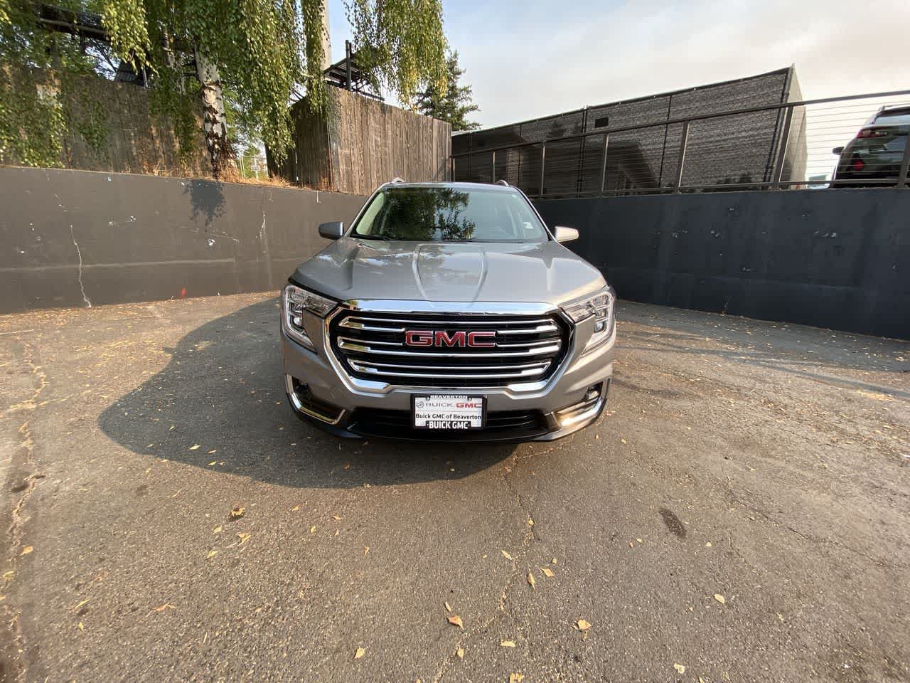 Used 2024 GMC Terrain SLT AWD/4WD image 9