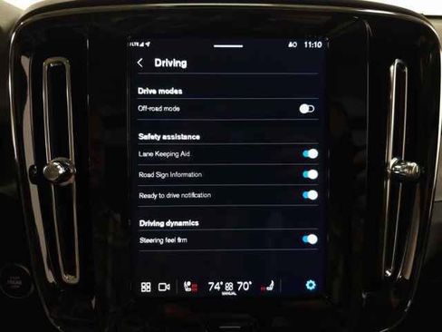 Certified 2025 Volvo XC40 B5 Core image 27