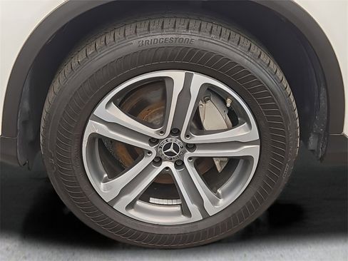 Used 2019 Mercedes-Benz GLC 300 4MATIC image 30
