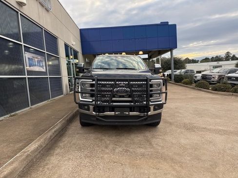 Used 2025 Ford F350 Lariat w/ Chrome Package image 3