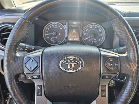 Used 2022 Toyota Tacoma TRD Off-Road image 22