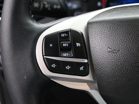 Used 2023 Ford Explorer XLT w/ Equipment Group 202A AWD/4WD image 14