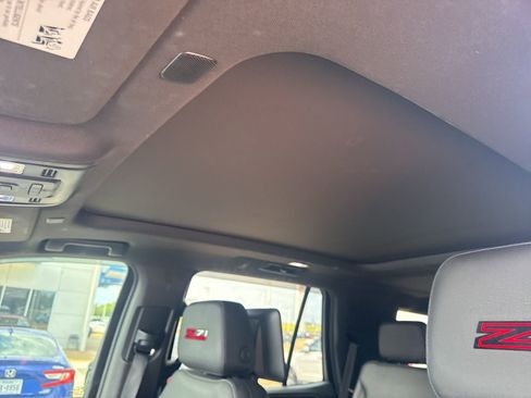 Used 2021 Chevrolet Tahoe Z71 w/ Z71 Off-Road Package AWD/4WD image 14